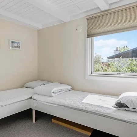 3 Bedroom Stunning In 博恩瑟