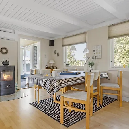 3 Bedroom Stunning In Сasa de vacaciones Bogense