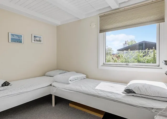3 Bedroom Stunning In 博恩瑟