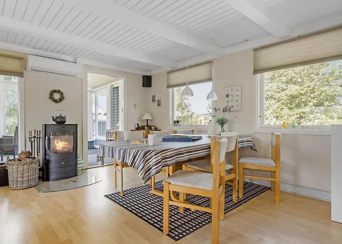 3 Bedroom Stunning In 度假居 博恩瑟